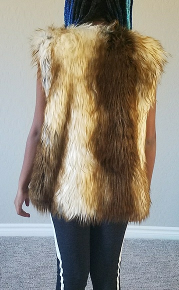 💕5x Host Pick💕 Ravishing Faux Fur Diva Vest - Picture 4 of 5